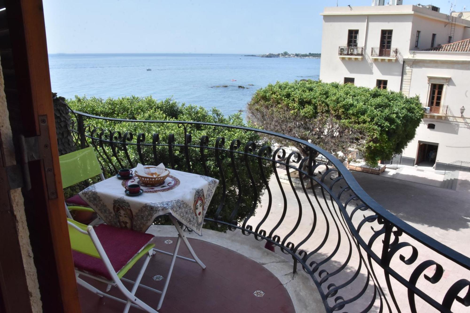 Plaza Leilighet Giardini Naxos Eksteriør bilde