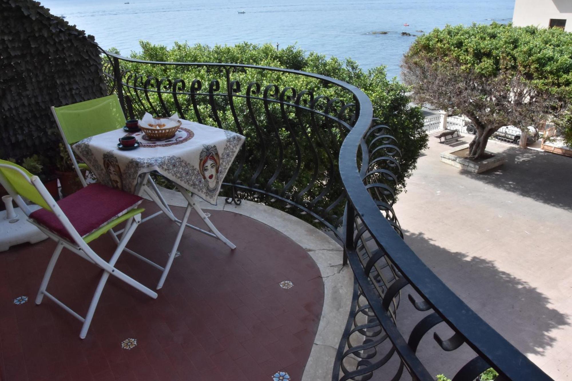 Plaza Leilighet Giardini Naxos Eksteriør bilde