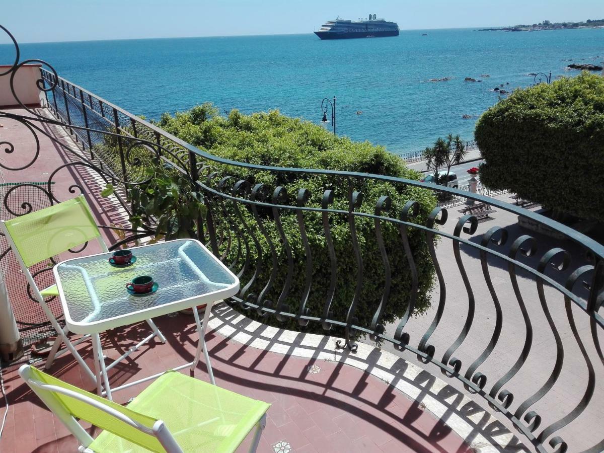 Plaza Leilighet Giardini Naxos Eksteriør bilde