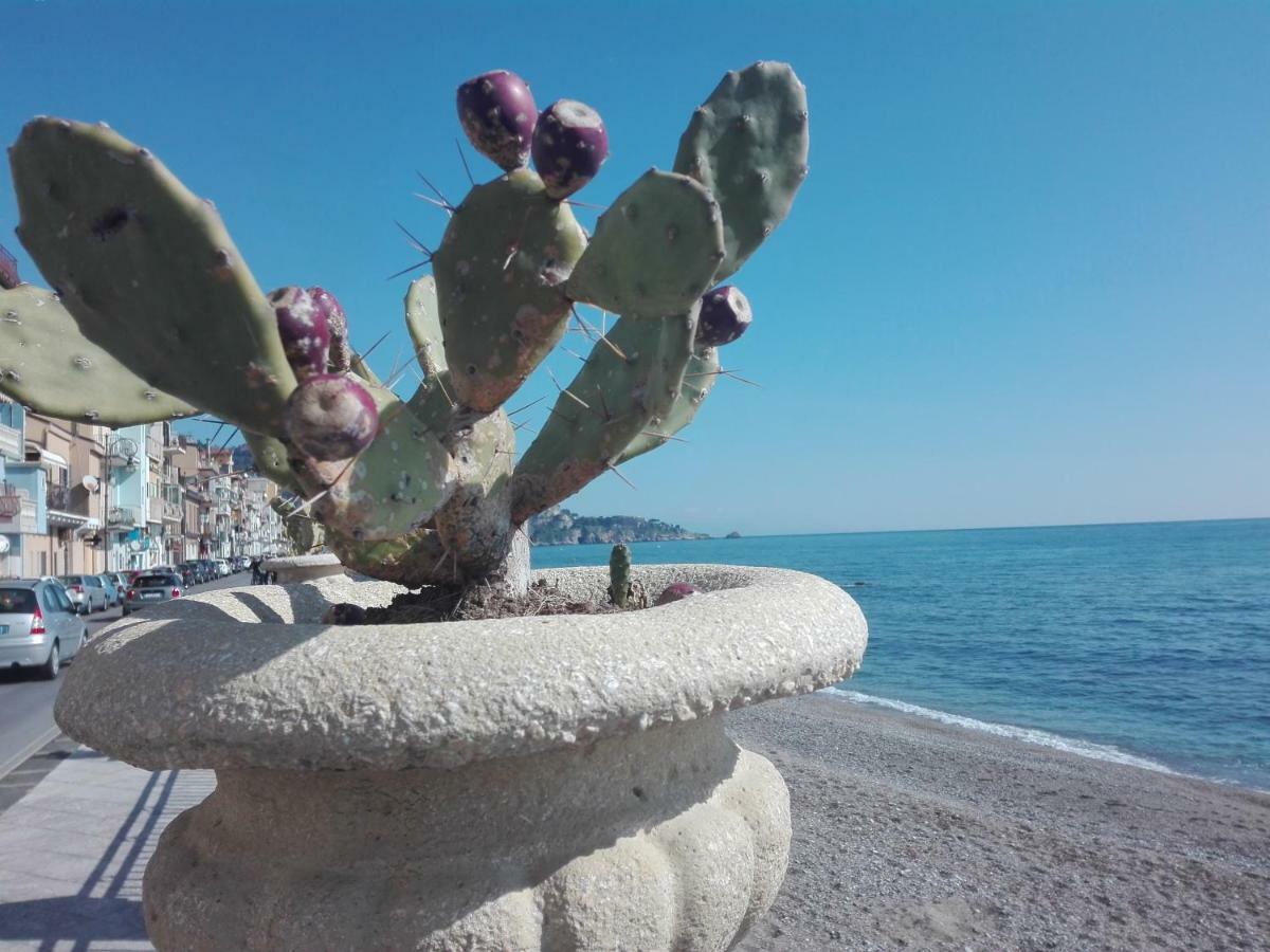 Plaza Leilighet Giardini Naxos Eksteriør bilde